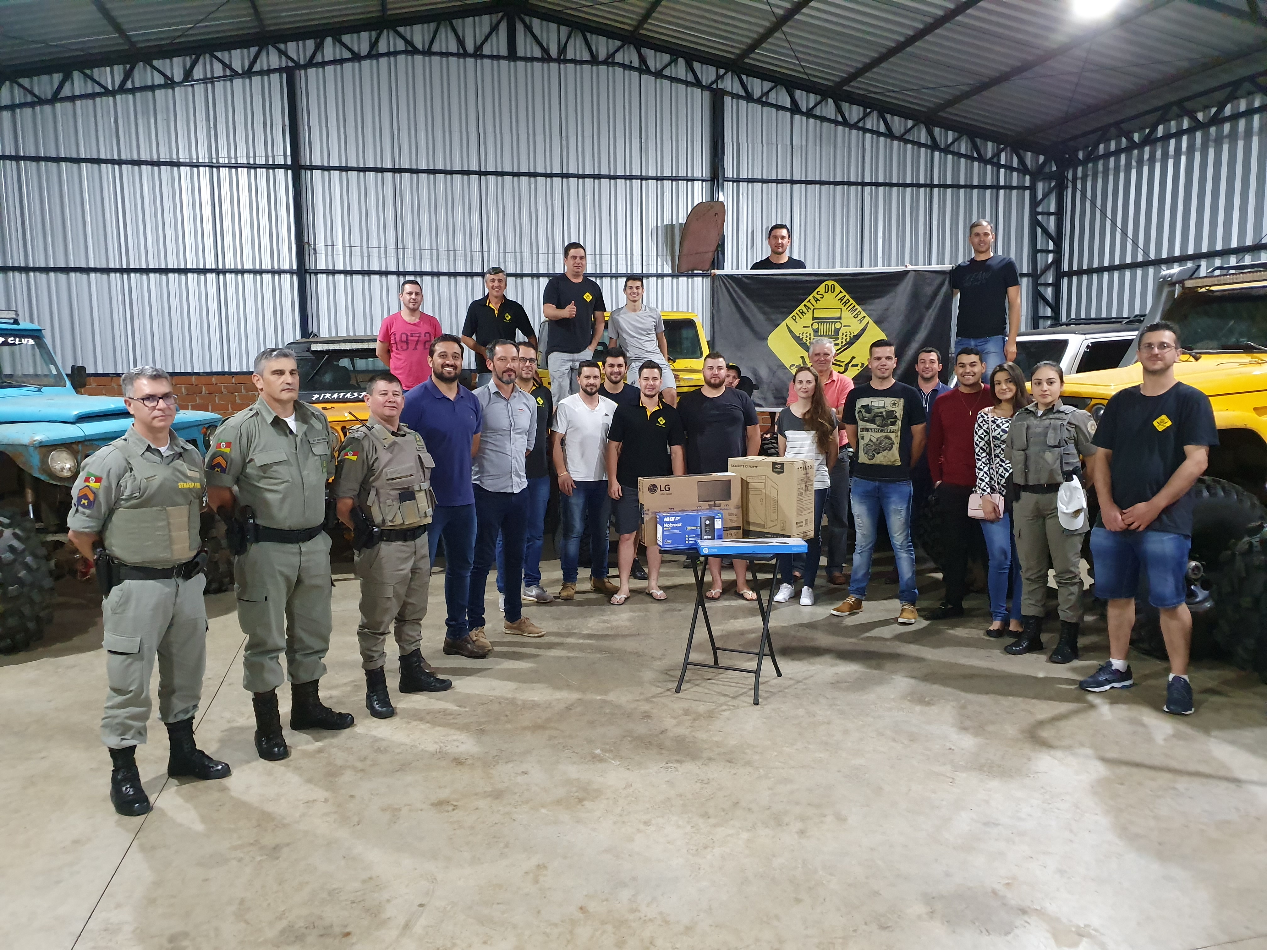 Entrega de um Micro Computador a Brigada Militar de Vila Maria