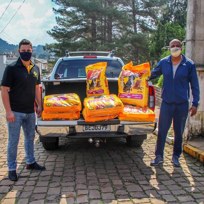 Doação de ração para a APAVIMA