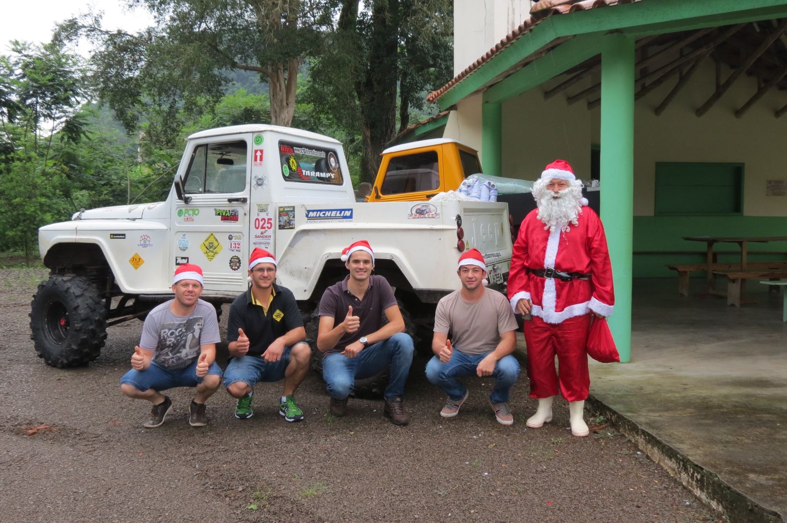 Muito além das trilhas, o Piratas Jeep Clube também leva solidariedade por onde passa