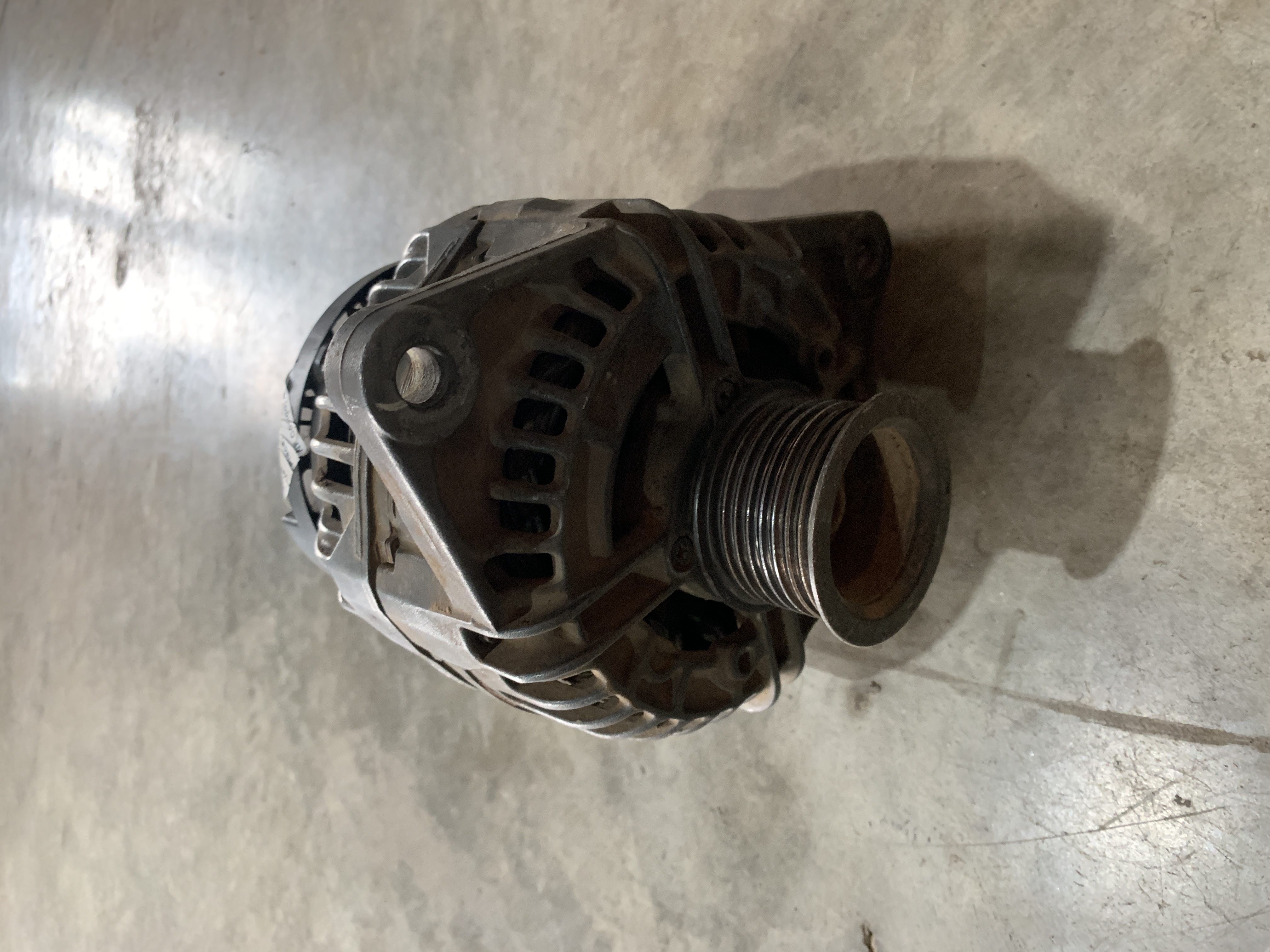 Alternador Volvo VM 260 6x2 2