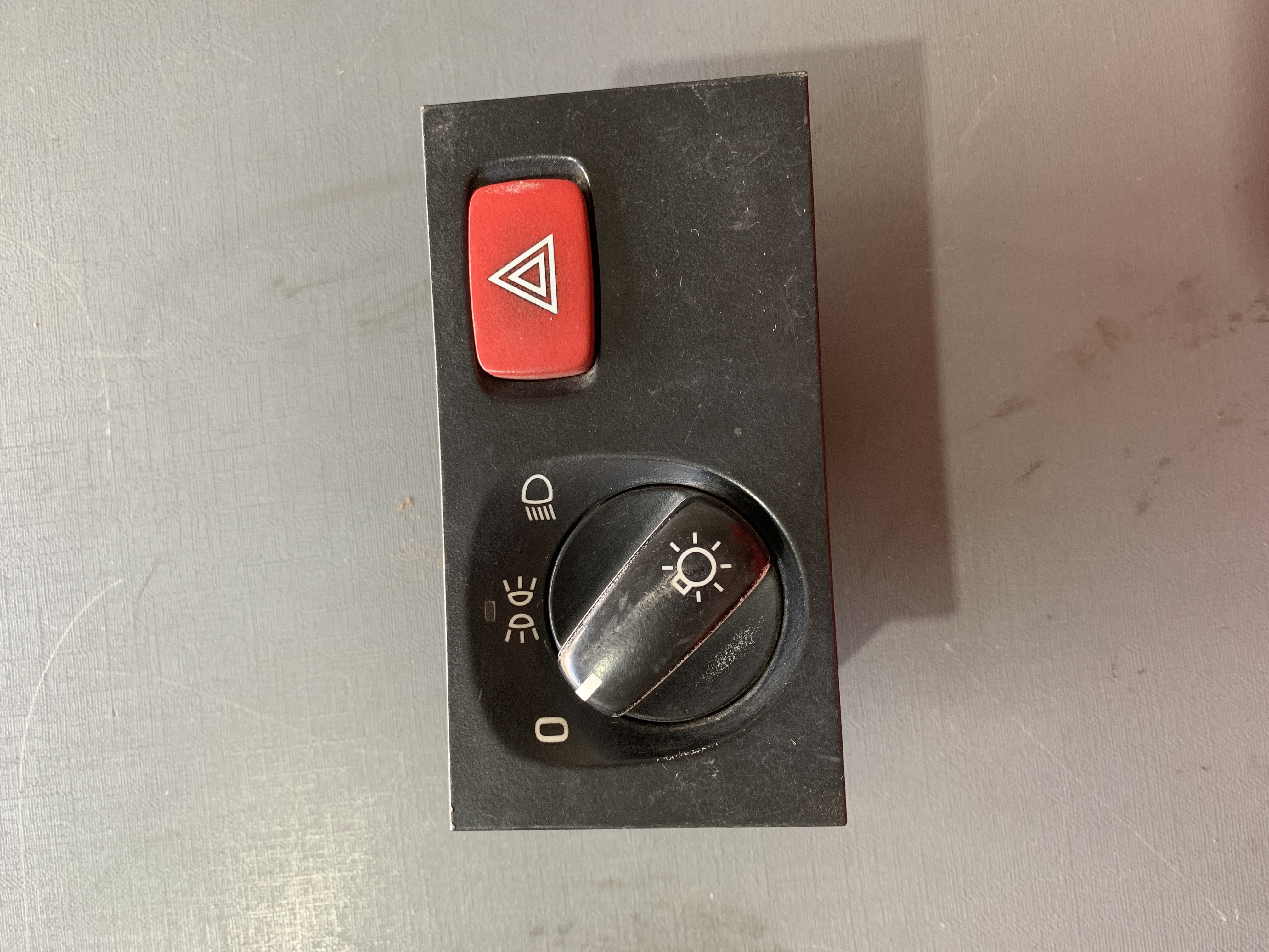 Interruptor Farol e Pisca Alerta Scania S5