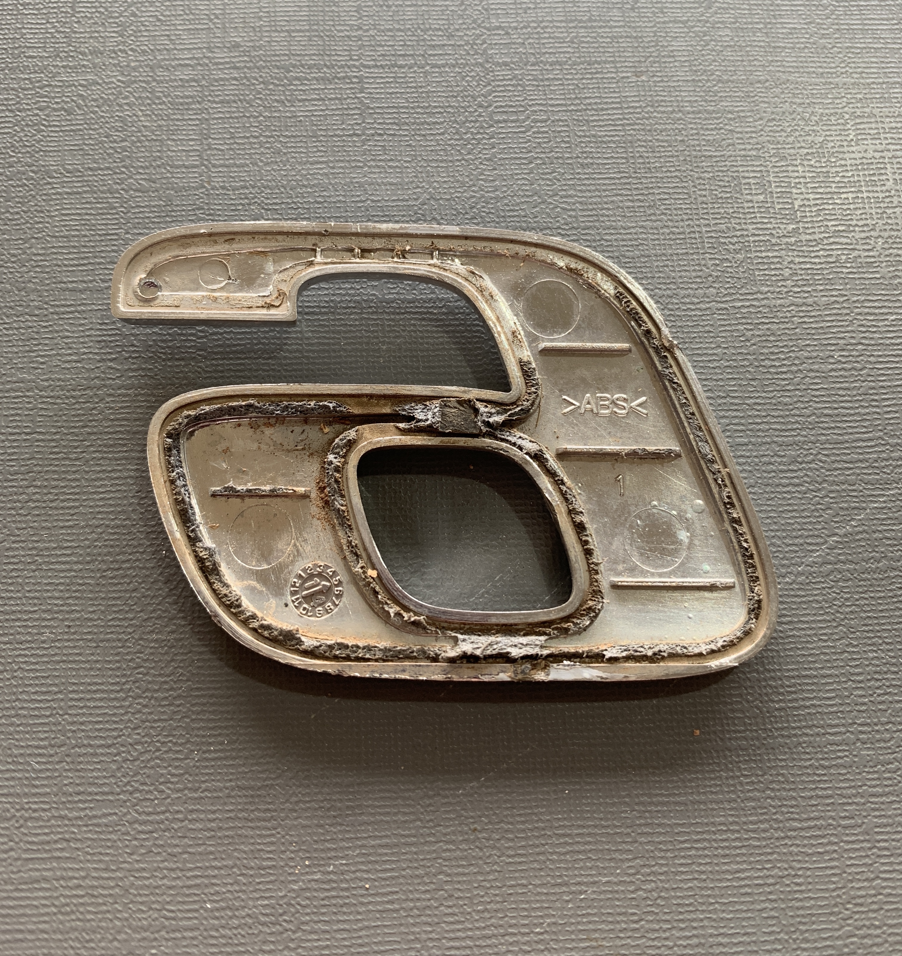 Emblema Númerico 6/9 Cromado  Mercedes Benz 2